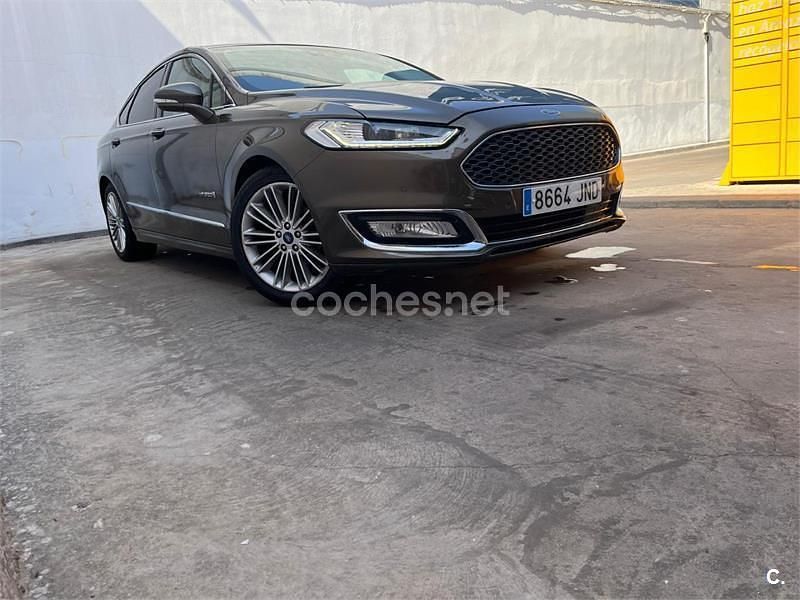 Usado Ford Mondeo Vignale 187 CV (137 kW) 2016 Beige Berlina