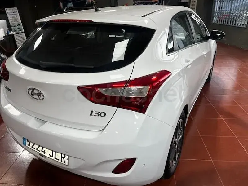 Usado Hyundai i30 GO! 136 CV (100 kW) 2016 Blanco Berlina