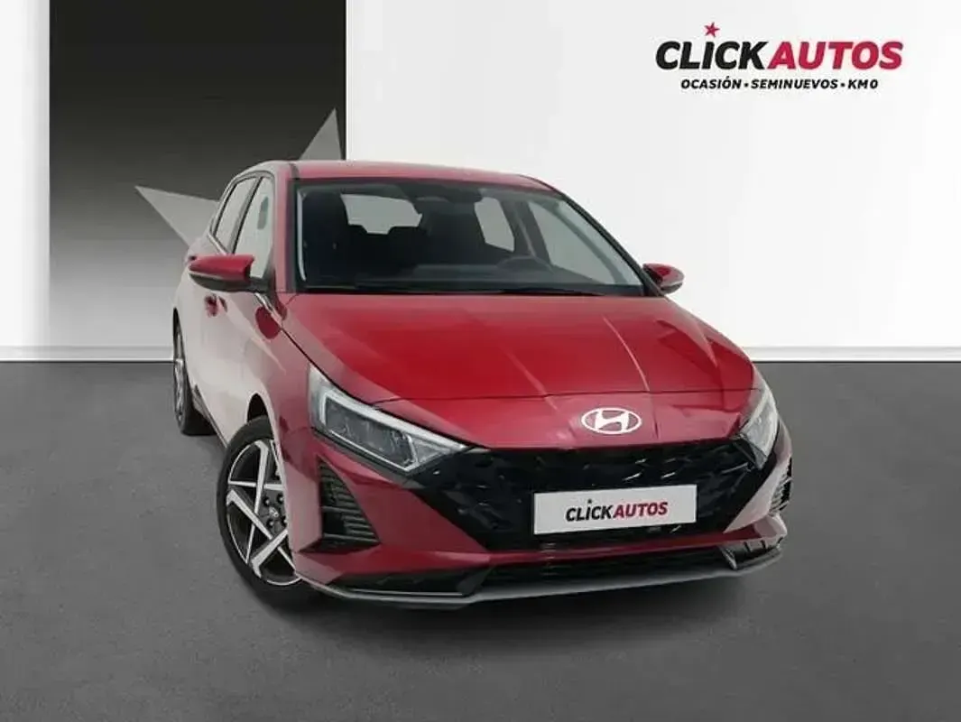 Usado Hyundai i20 101 CV (74 kW) 2025 Rojo Utilitario