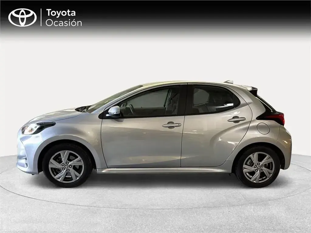 Usado Toyota Yaris Active 116 CV (85 kW) 2025 Gris Utilitario