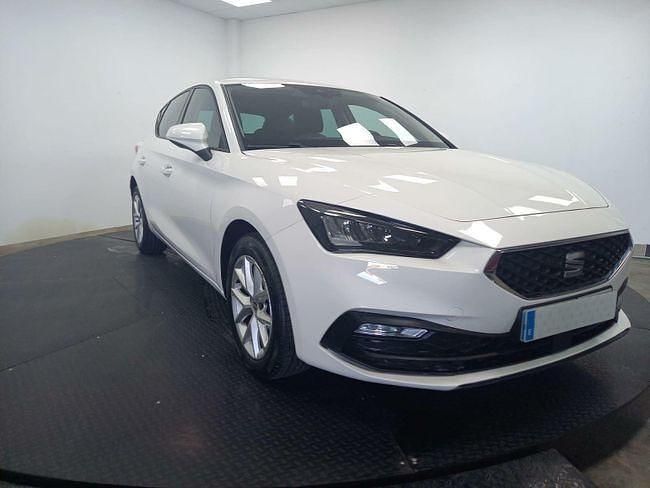 Usado Seat Leon Style 116 CV (85 kW) 2021 Blanco Berlina