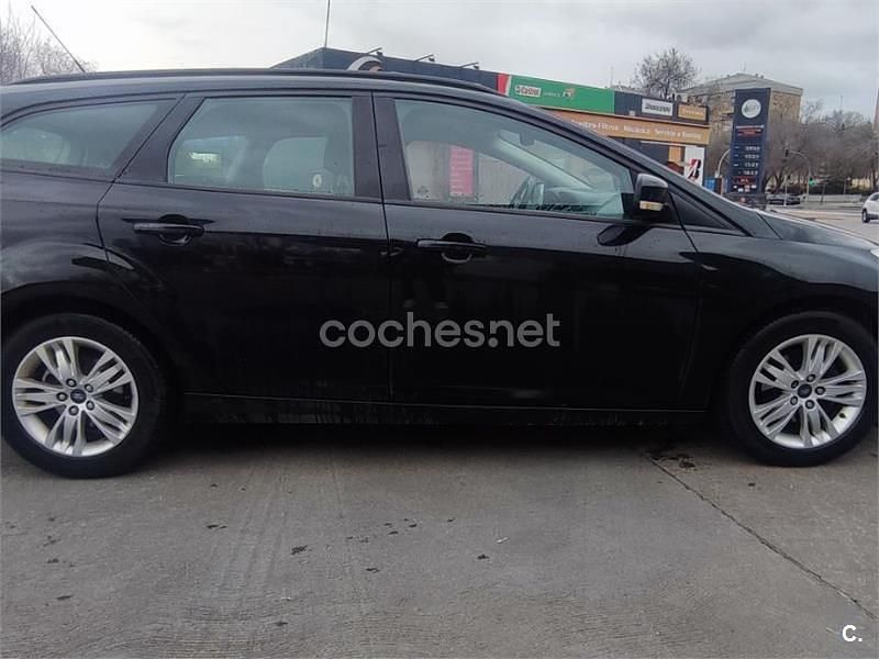 Usado Ford Focus Trend 115 CV (84 kW) 2012 Negro Familiar