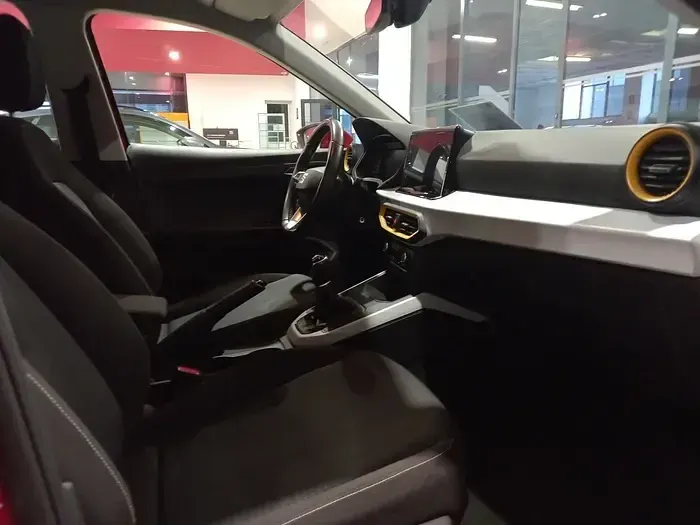 Usado Seat Arona Style 115 CV (84 kW) 2025 Rojo SUV