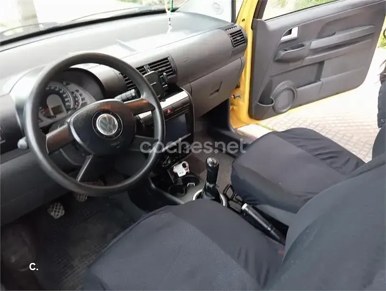 Usado VW Fox 55 CV (40 kW) 2005 Amarillo Utilitario