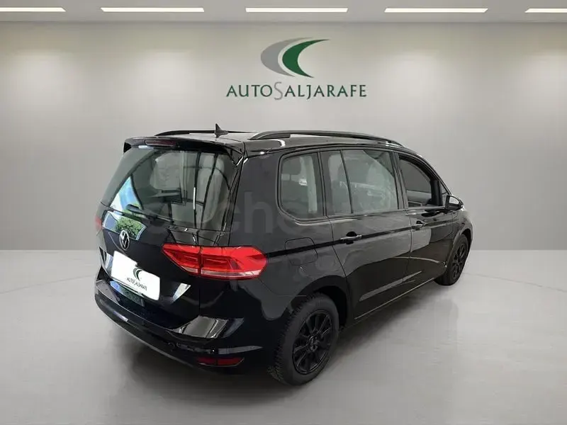 Usado VW Touran Advance 150 CV (110 kW) 2023 Negro Monovolumen