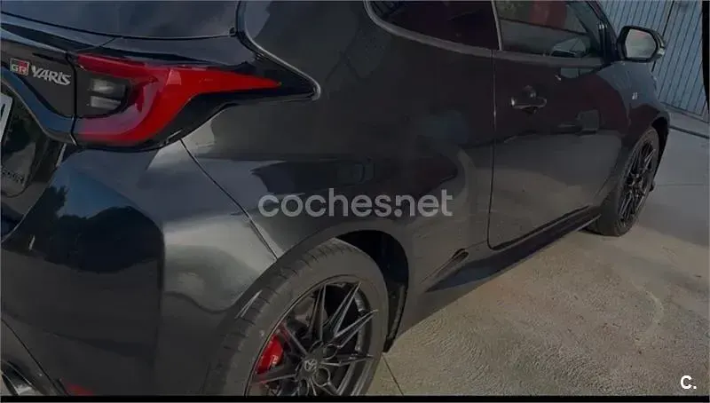 Käytetty Toyota Yaris 261 HP (191 kW) 2022 Musta Viistoperä