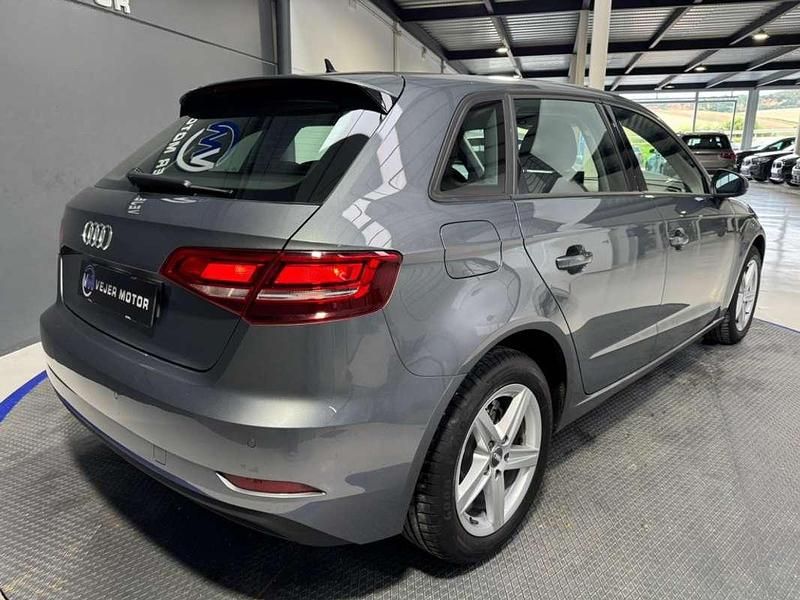 Usado Audi A3 Sportback Design 116 CV (85 kW) 2019 Gris Utilitario
