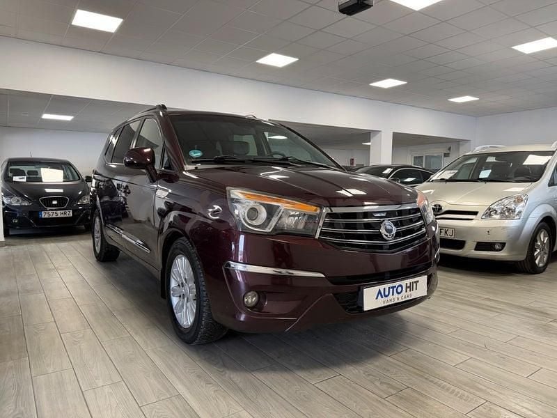 Usado SsangYong Rodius 155 CV (114 kW) 2014 Granate Monovolumen