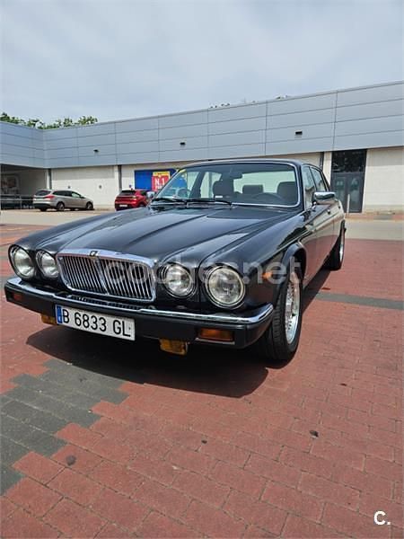 Usado Jaguar XJ6 Sovereign 204 CV (150 kW) 1983 Gris / plata Berlina