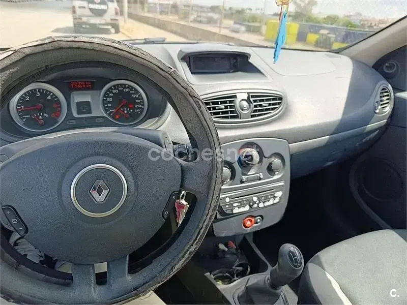Usado Renault Clio II Authentique 70 CV (51 kW) 2009 Blanco Berlina