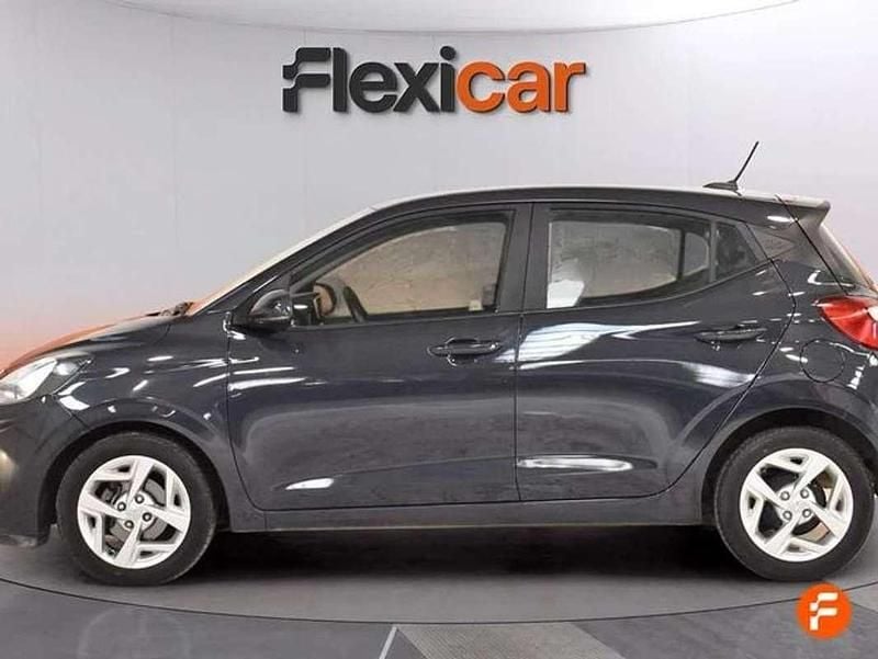 Usado Hyundai i10 67 CV (49 kW) 2022 Gris Utilitario