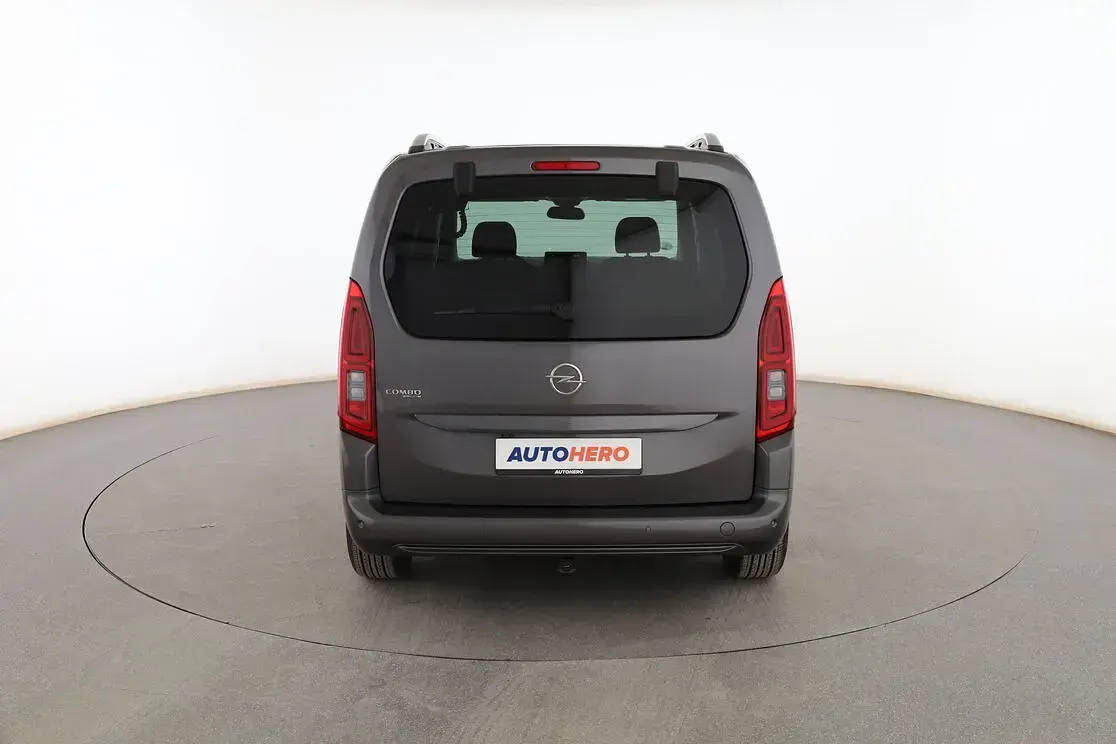 Usado Opel Combo Life Innovation 131 CV (96 kW) 2020 Gris Monovolumen