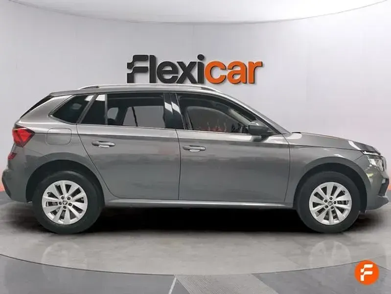 Usado Skoda Kamiq Selection 115 CV (84 kW) 2024 Gris / plata SUV