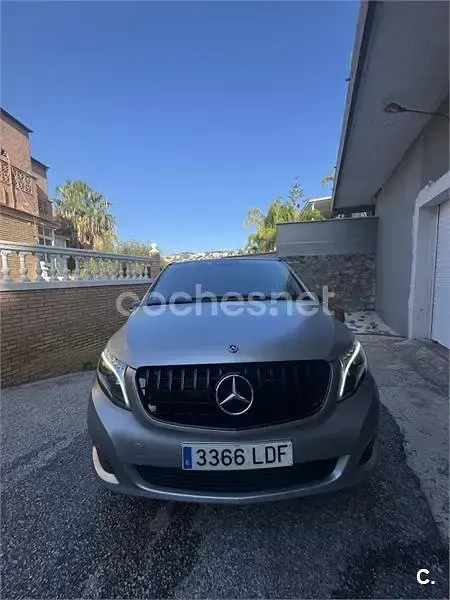 Usado Mercedes V220 Exclusive 163 CV (119 kW) 2019 Gris / plata Monovolumen