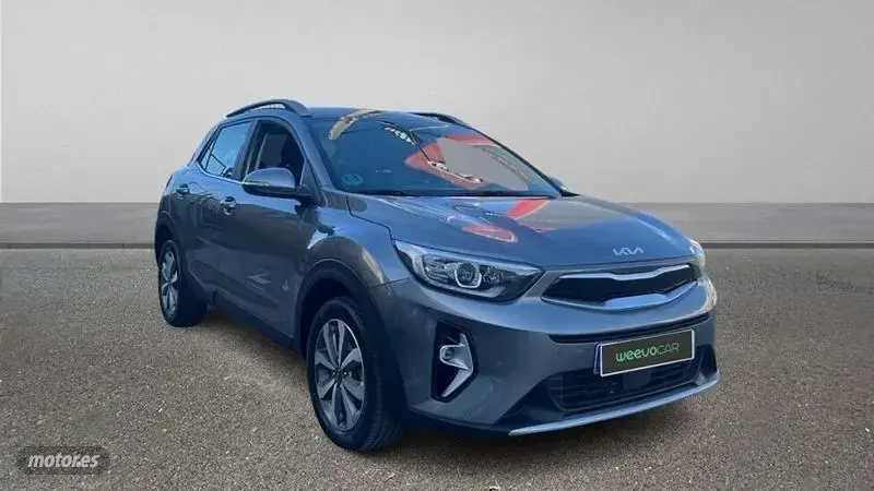 Usado Kia Stonic 84 CV (61 kW) 2023 Gris SUV