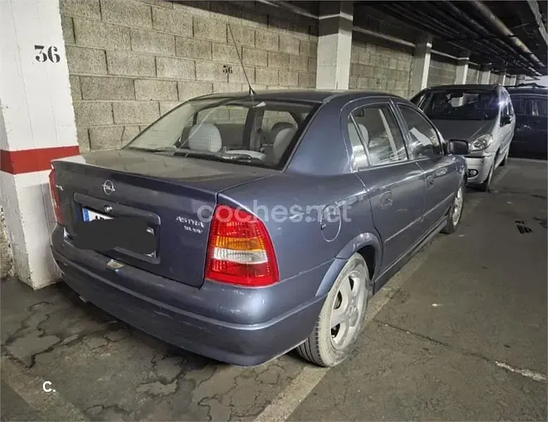 Usado Opel Astra Comfort 100 CV (73 kW) 2001 Azul Berlina