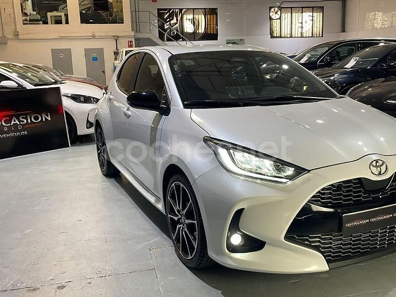 Blanco Usado 2024 Toyota Yaris Hybrid Sport Berlina | 21.990 € (Precio justo) - Imagen 1/4