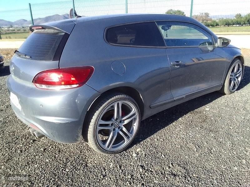 Usado VW Scirocco 140 CV (102 kW) 2009 Gris Coupe