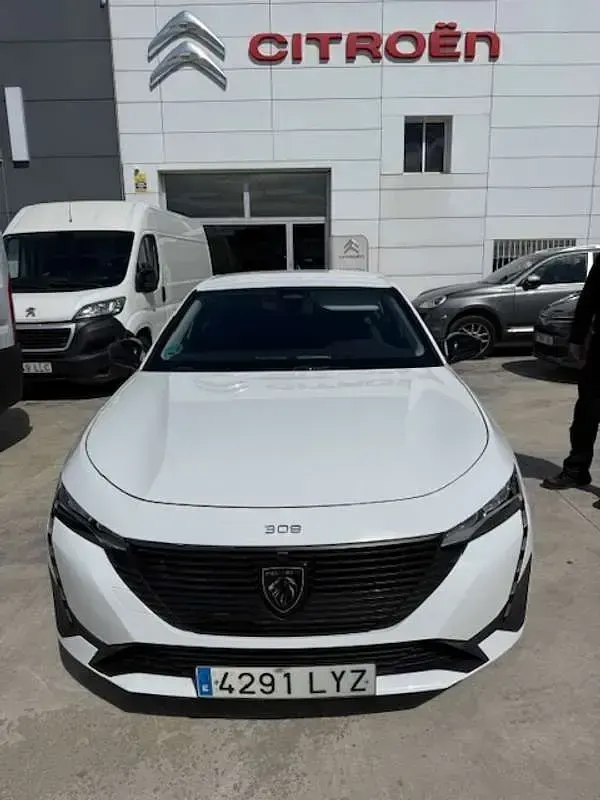 Usado Peugeot 308 Active 131 CV (96 kW) 2022 Blanco Berlina