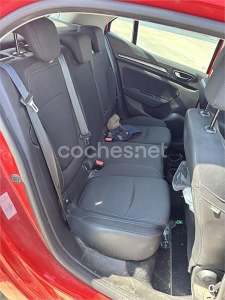 Usado Renault Mégane IV Intens 115 CV (84 kW) 2021 Rojo Berlina