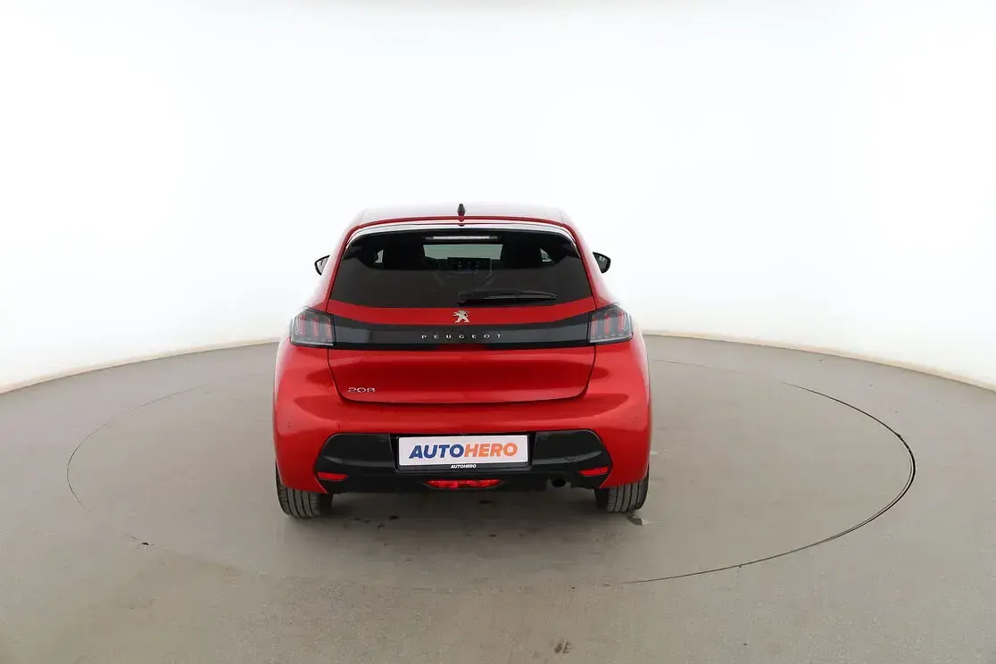 Usado Peugeot 208 Allure 102 CV (75 kW) 2020 Rojo Utilitario