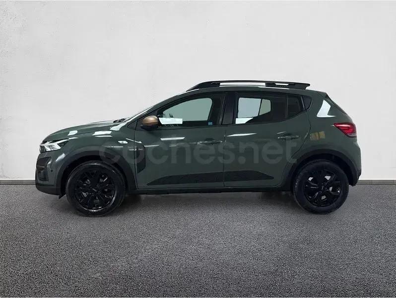 Usado Dacia Sandero Extreme 101 CV (74 kW) 2025 Verde Berlina