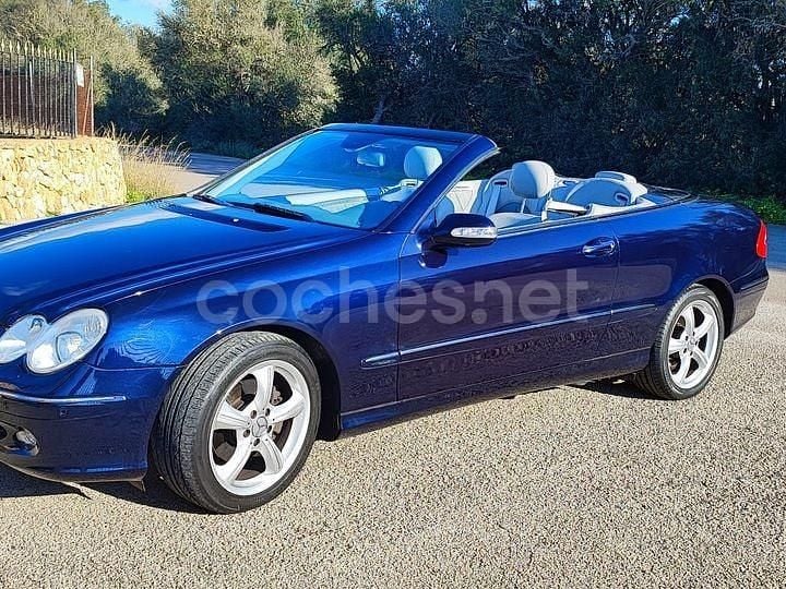 Usado Mercedes CLK200 Avantgarde 163 CV (119 kW) 2004 Azul Descapotable