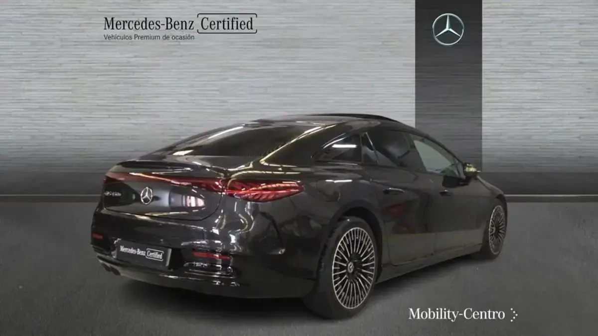 Usado Mercedes EQS450+ AMG line 264 kW (360 CV) 2023 Verde olivo mate Berlina