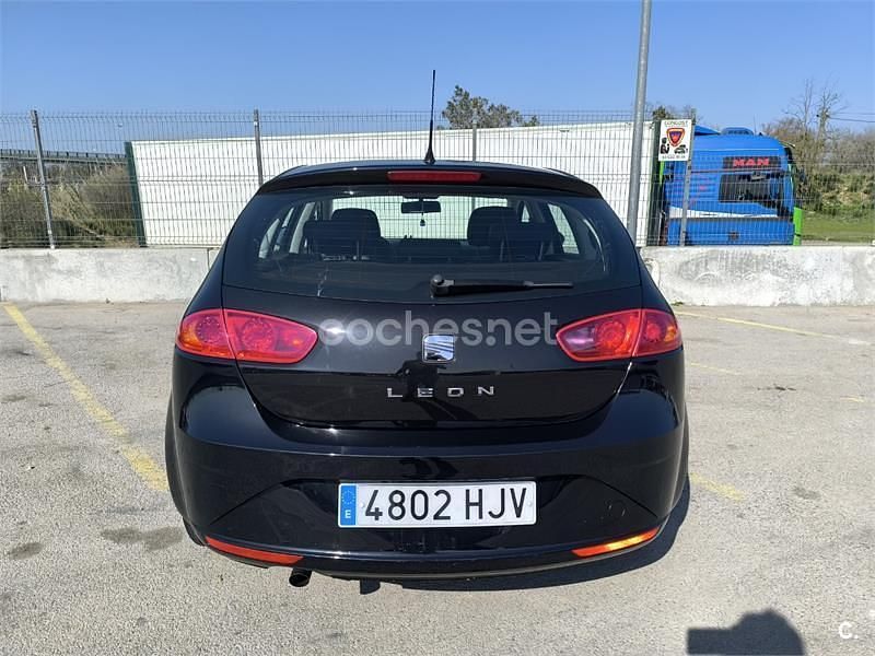 Usado Seat Leon Copa 105 CV (77 kW) 2012 Negro Berlina