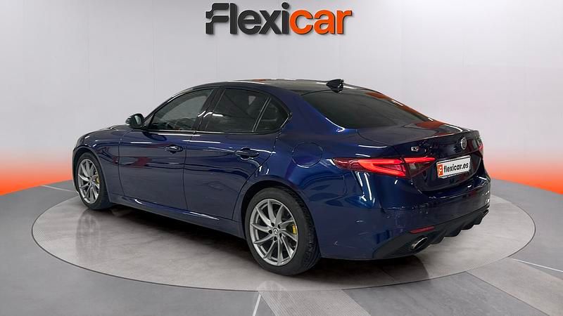 Usado Alfa Romeo Giulia Veloce 211 CV (155 kW) 2017 Azul Berlina