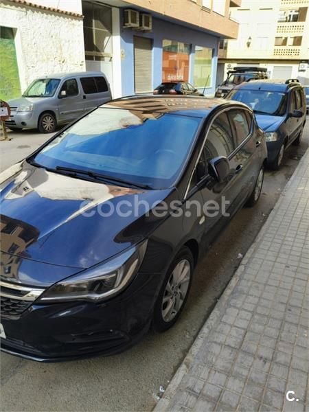 Usado Opel Astra Business 110 CV (80 kW) 2018 Negro Berlina