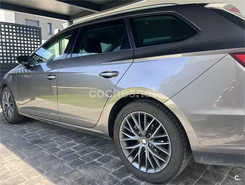 Usado Seat Leon ST CONNECT 110 CV (80 kW) 2016 Gris / plata Familiar