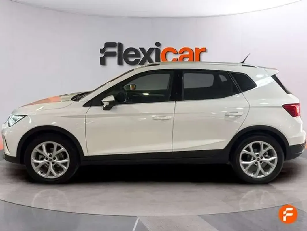 Usado Seat Arona Xperience 110 CV (80 kW) 2023 Blanco SUV