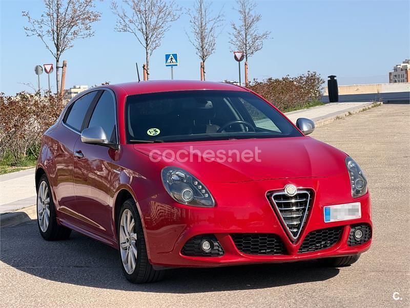 Usado Alfa Romeo Giulietta Distinctive 140 CV (102 kW) 2011 Rojo Utilitario