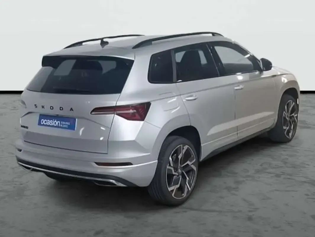 Usado Skoda Karoq SportLine 150 CV (110 kW) 2025 Plateado SUV