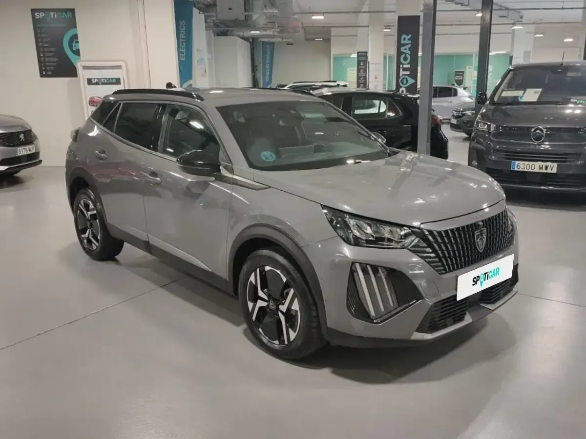 Usado Peugeot 2008 Allure 102 CV (75 kW) 2023 Gris SUV