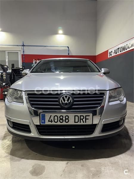 Usado VW Passat Sportline 140 CV (102 kW) 2005 Gris / plata Berlina