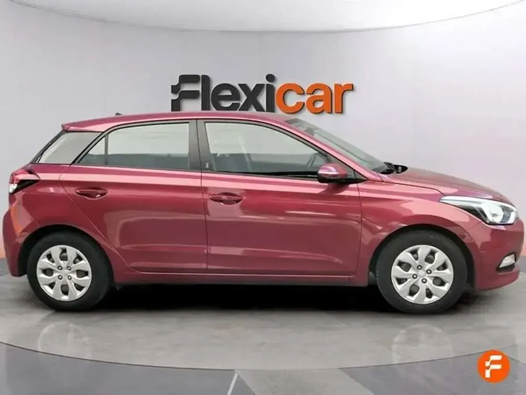 Usado Hyundai i20 100 CV (73 kW) 2017 Rojo Utilitario