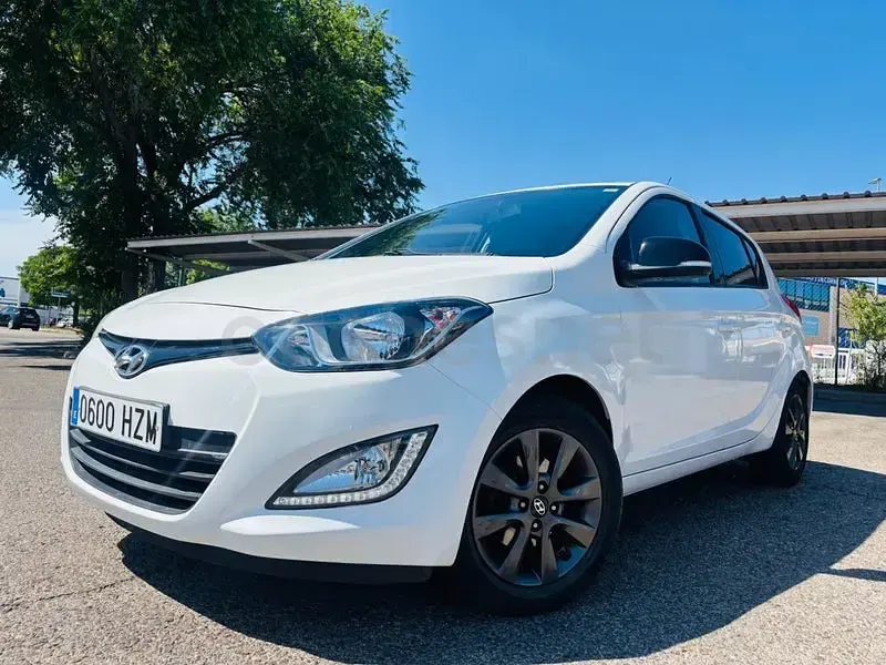 Usado Hyundai i20 GO! 85 CV (62 kW) 2015 Blanco Berlina