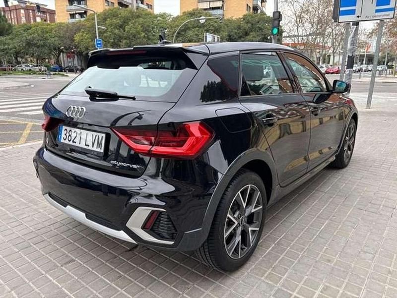 Usado Audi A1 Sportback Black Edition 116 CV (85 kW) 2021 Gris Utilitario