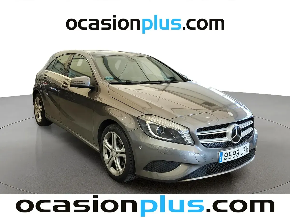 Usado Mercedes A180 Urban 109 CV (80 kW) 2015 Gris Utilitario