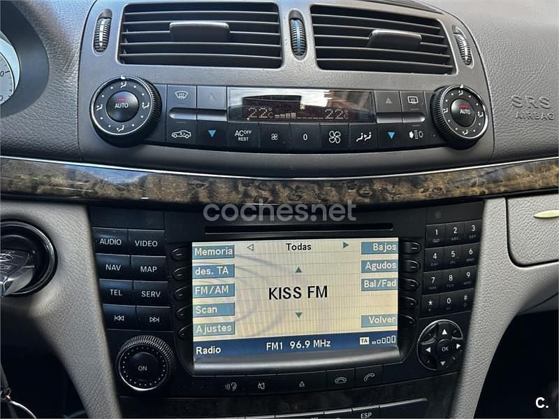 Usado Mercedes E320 Avantgarde 204 CV (150 kW) 2006 Gris / plata Berlina