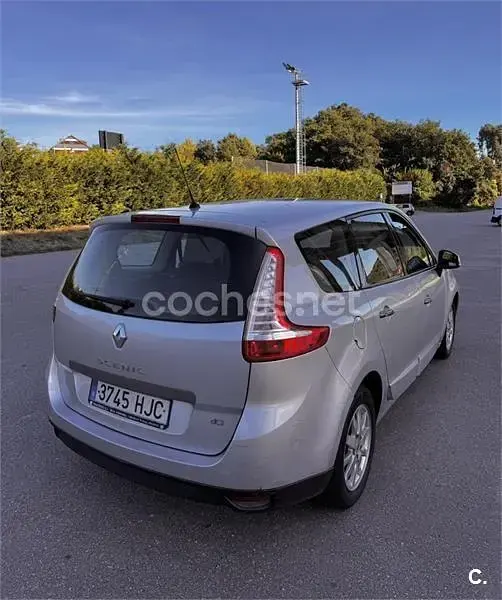 Usado Renault Grand Scénic III Dynamique 110 CV (80 kW) 2012 Gris / plata Monovolumen