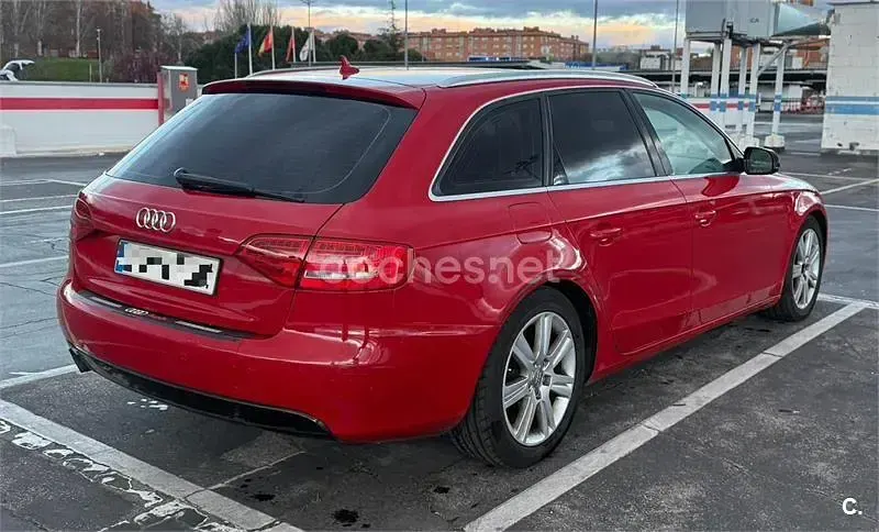 Usado Audi A4 160 CV (117 kW) 2010 Rojo Familiar