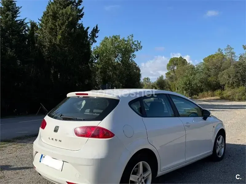 Usado Seat Leon Reference 105 CV (77 kW) 2011 Blanco Utilitario