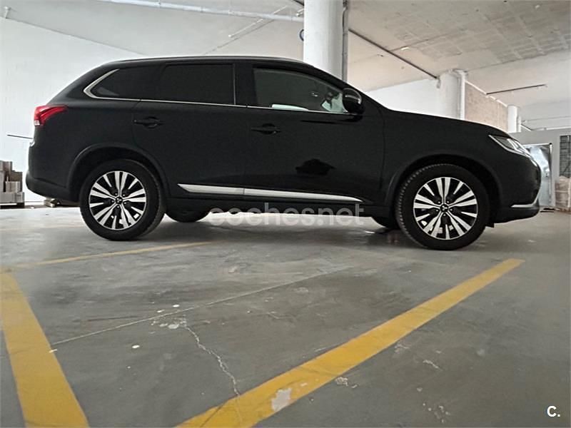 Negro Usado 2019 Mitsubishi Outlander Motion SUV | 18.300 € (Precio justo) - Imagen 1/4