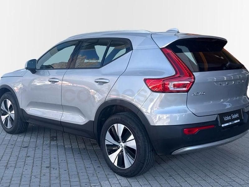 Begagnad Volvo XC40 Core 163 HK (119 kW) 2024 Grå SUV