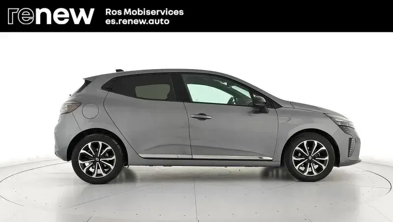 Usado Renault Clio V Techno 100 CV (73 kW) 2025 Gris Berlina