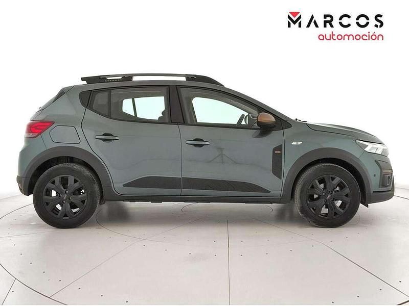 Usado Dacia Sandero Extreme 101 CV (74 kW) 2025 Verde Berlina