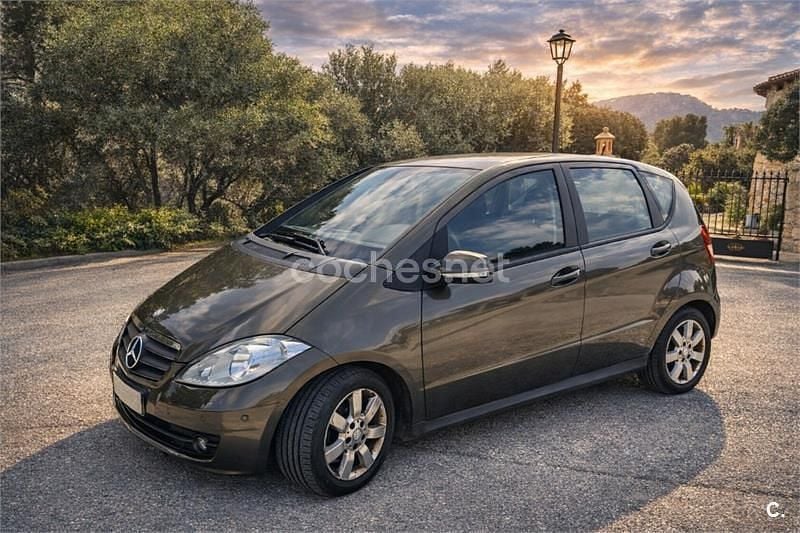 Usado Mercedes A180 Urban 109 CV (80 kW) 2012 Marrón Berlina
